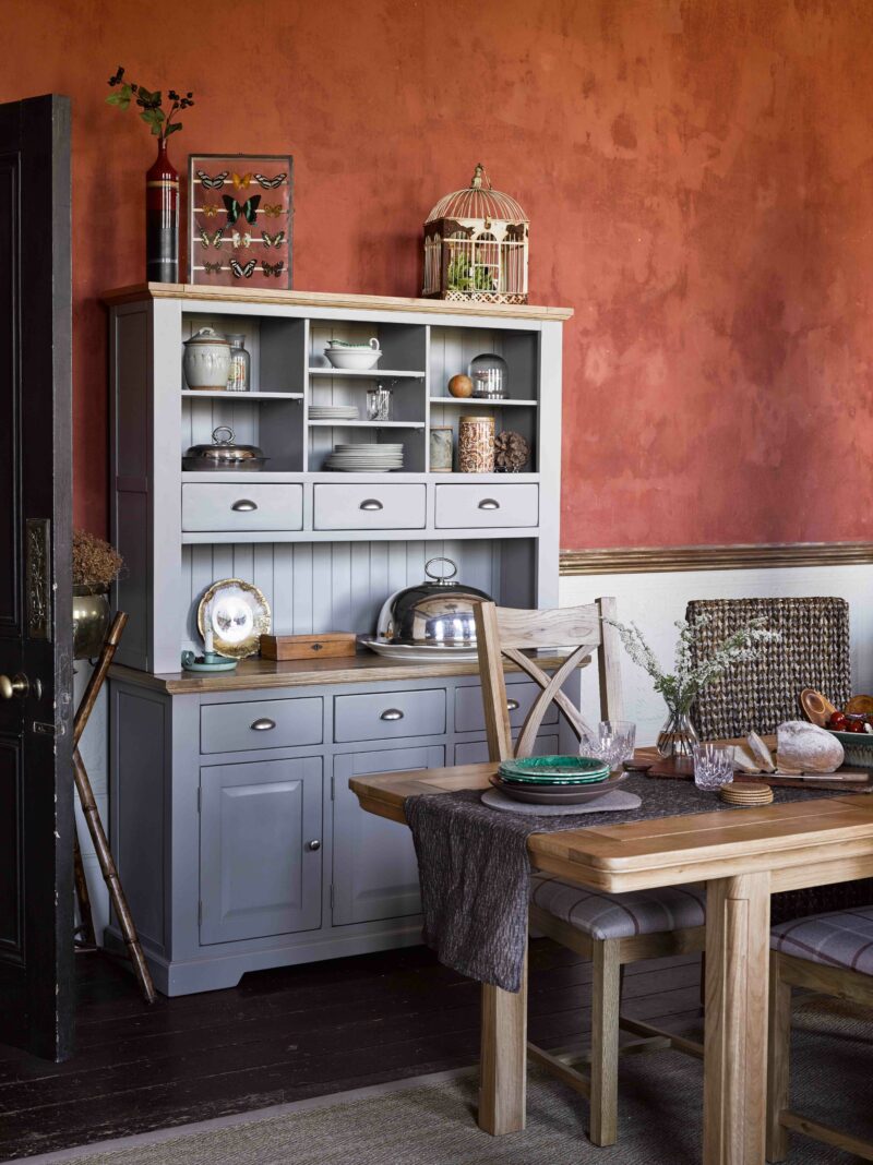 Earthy decor dining room