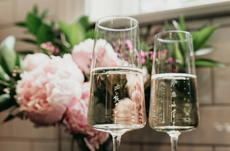 Drinking glasses-kitchen-champagne flutes-bunch of flowers